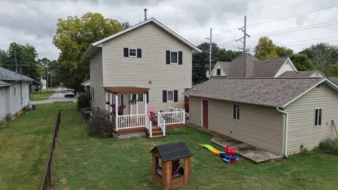 Exterior - 402 E Belleville Ave, Christopher, IL 62822 photo 4 of 7
