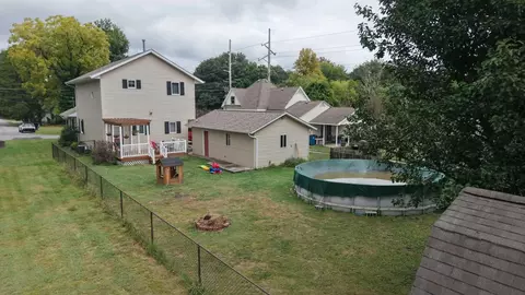 Exterior - 402 E Belleville Ave, Christopher, IL 62822 photo 3 of 7
