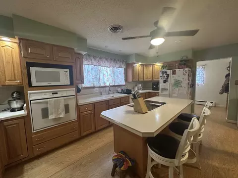 Kitchen - 402 E Belleville Ave, Christopher, IL 62822 photo 4 of 5