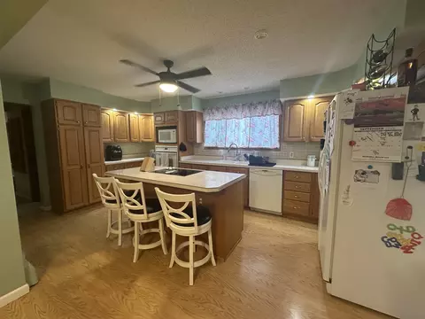 Kitchen - 402 E Belleville Ave, Christopher, IL 62822 photo 3 of 5