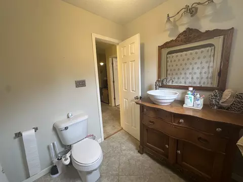 Bath - 402 E Belleville Ave, Christopher, IL 62822 photo 4 of 5