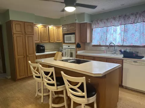 Kitchen - 402 E Belleville Ave, Christopher, IL 62822 photo 1 of 5