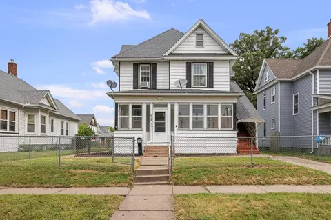 618 W 17th St, Davenport, IA 52803