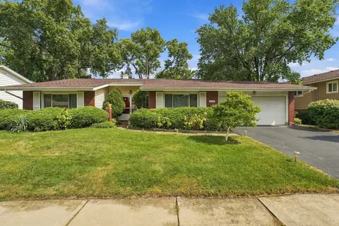 6429 Taylor Dr, Woodridge, IL 60517