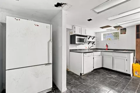 Kitchen - 1633 Park St, Mchenry, IL 60050 photo 2 of 2