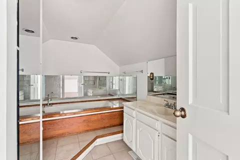 Bath - 1633 Park St, Mchenry, IL 60050 photo 2 of 2