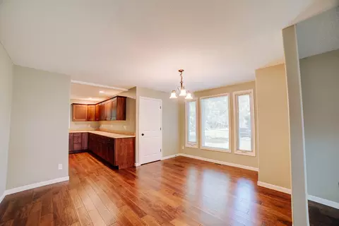 Living - 472 E Cherry St, Watseka, IL 60970 photo 5 of 8