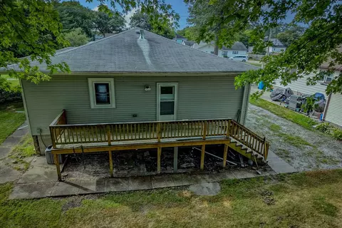 Exterior - 472 E Cherry St, Watseka, IL 60970 photo 7 of 15