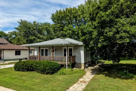 Exterior - 472 E Cherry St, Watseka, IL 60970 photo 5 of 15