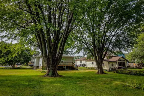 Exterior - 472 E Cherry St, Watseka, IL 60970 photo 13 of 15