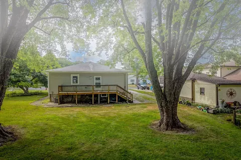 Exterior - 472 E Cherry St, Watseka, IL 60970 photo 6 of 15
