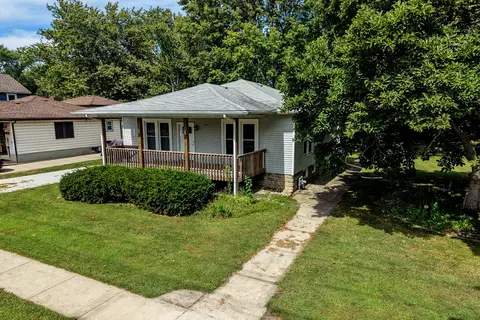 Exterior - 472 E Cherry St, Watseka, IL 60970 photo 4 of 15