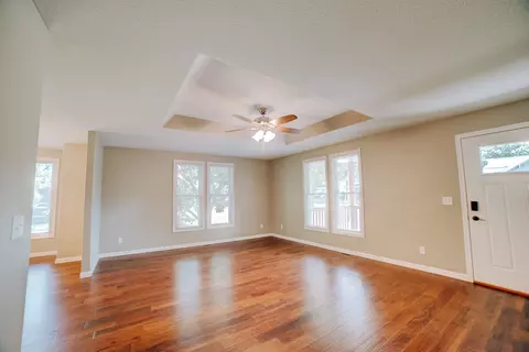 Living - 472 E Cherry St, Watseka, IL 60970 photo 4 of 8