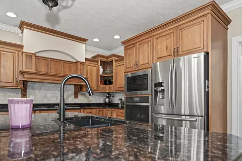 Kitchen - 18 Stonebrook Ct, Bloomington, IL 61704 photo 2 of 13
