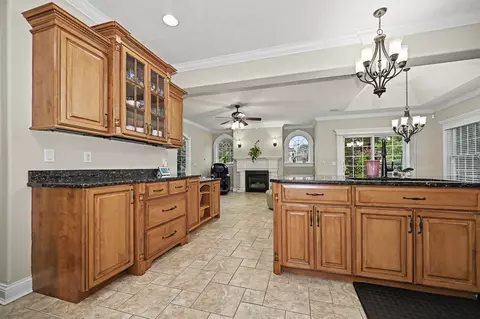 Kitchen - 18 Stonebrook Ct, Bloomington, IL 61704 photo 10 of 13