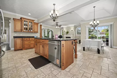 Kitchen - 18 Stonebrook Ct, Bloomington, IL 61704 photo 6 of 13