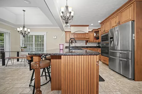 Kitchen - 18 Stonebrook Ct, Bloomington, IL 61704 photo 11 of 13