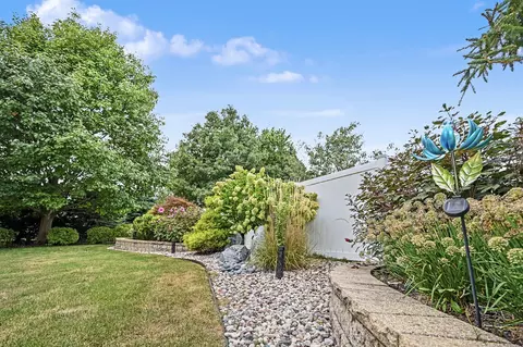 Exterior - 18 Stonebrook Ct, Bloomington, IL 61704 photo 10 of 30