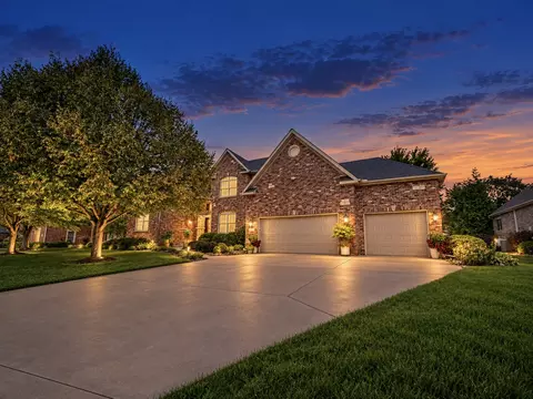 Exterior - 18 Stonebrook Ct, Bloomington, IL 61704 photo 29 of 30