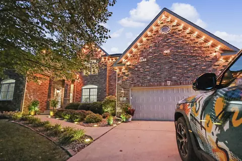Exterior - 18 Stonebrook Ct, Bloomington, IL 61704 photo 27 of 30
