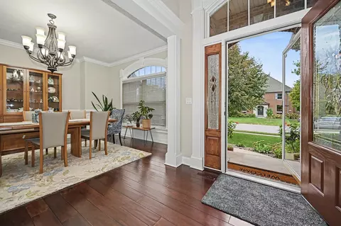 Entry Way - 18 Stonebrook Ct, Bloomington, IL 61704 photo 6 of 14