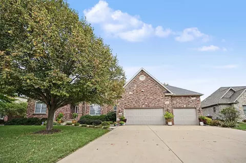 Exterior - 18 Stonebrook Ct, Bloomington, IL 61704 photo 3 of 30