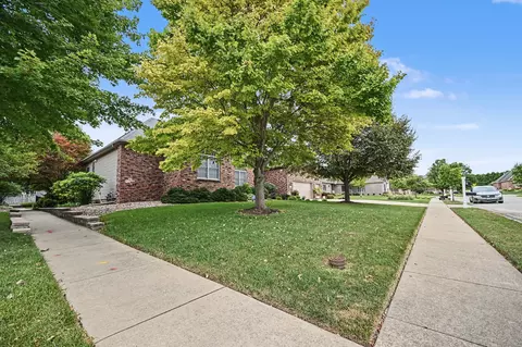 Exterior - 18 Stonebrook Ct, Bloomington, IL 61704 photo 6 of 30