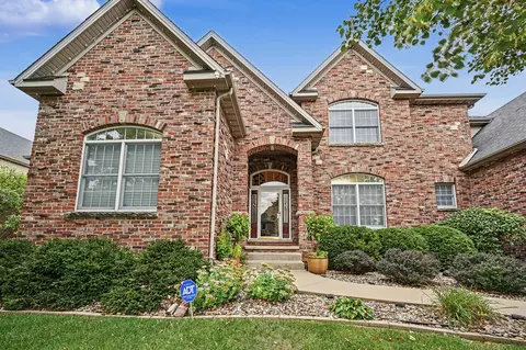 Exterior - 18 Stonebrook Ct, Bloomington, IL 61704 photo 5 of 30
