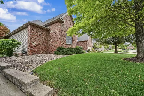 Exterior - 18 Stonebrook Ct, Bloomington, IL 61704 photo 7 of 30