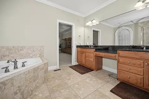 Bath - 18 Stonebrook Ct, Bloomington, IL 61704 photo 3 of 7