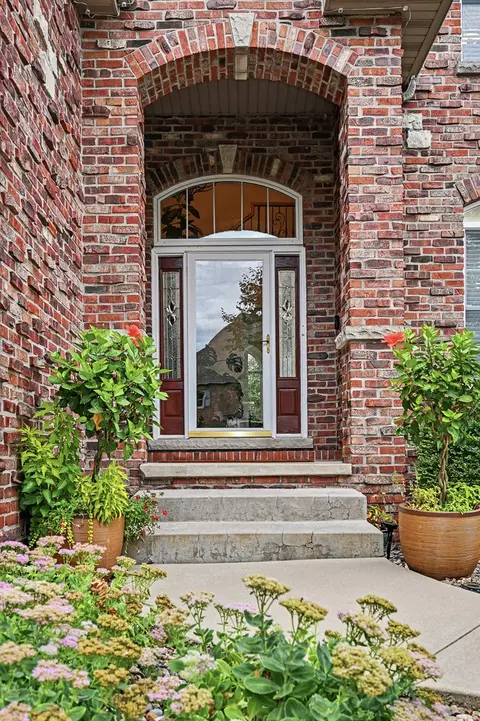 Entry Way - 18 Stonebrook Ct, Bloomington, IL 61704 photo 1 of 14
