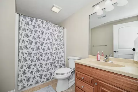 Bath - 18 Stonebrook Ct, Bloomington, IL 61704 photo 7 of 7