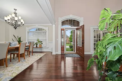 Entry Way - 18 Stonebrook Ct, Bloomington, IL 61704 photo 7 of 14