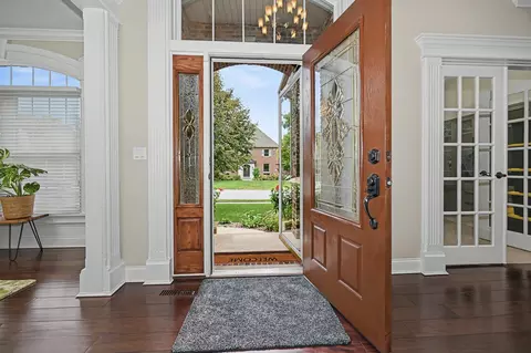 Entry Way - 18 Stonebrook Ct, Bloomington, IL 61704 photo 5 of 14