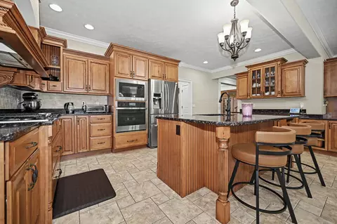 Kitchen - 18 Stonebrook Ct, Bloomington, IL 61704 photo 7 of 13