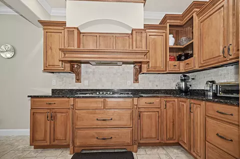 Kitchen - 18 Stonebrook Ct, Bloomington, IL 61704 photo 4 of 13