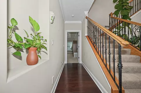 Entry Way - 18 Stonebrook Ct, Bloomington, IL 61704 photo 9 of 14