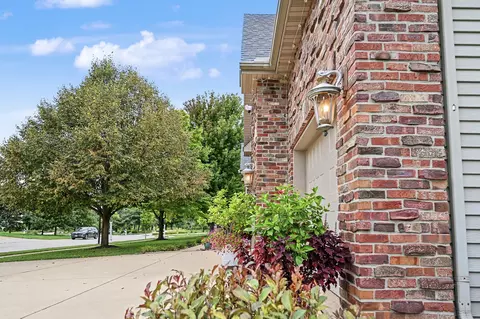 Exterior - 18 Stonebrook Ct, Bloomington, IL 61704 photo 14 of 30