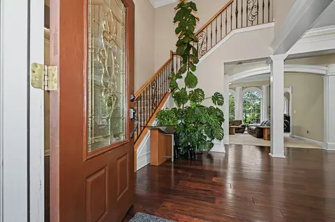 Entry Way - 18 Stonebrook Ct, Bloomington, IL 61704 photo 4 of 14