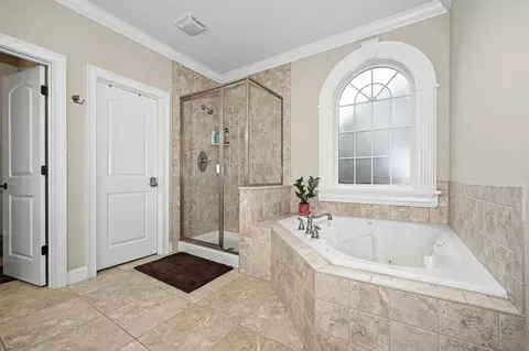 Bath - 18 Stonebrook Ct, Bloomington, IL 61704 photo 2 of 7