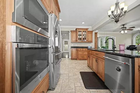 Kitchen - 18 Stonebrook Ct, Bloomington, IL 61704 photo 5 of 13