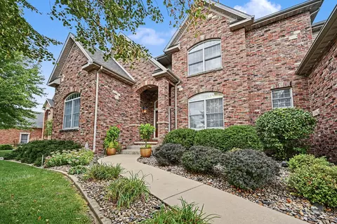 Exterior - 18 Stonebrook Ct, Bloomington, IL 61704 photo 4 of 30