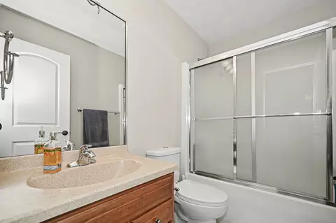 Bath - 18 Stonebrook Ct, Bloomington, IL 61704 photo 5 of 7