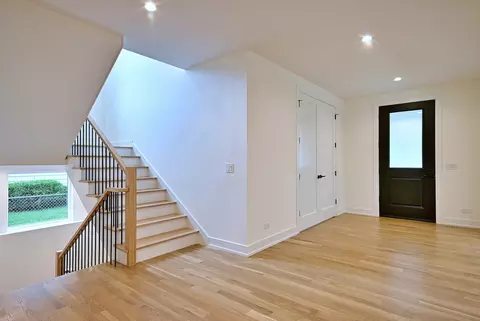 Entry Way - 310 N Nottingham Ave, Glenview, IL 60025 photo 2 of 5