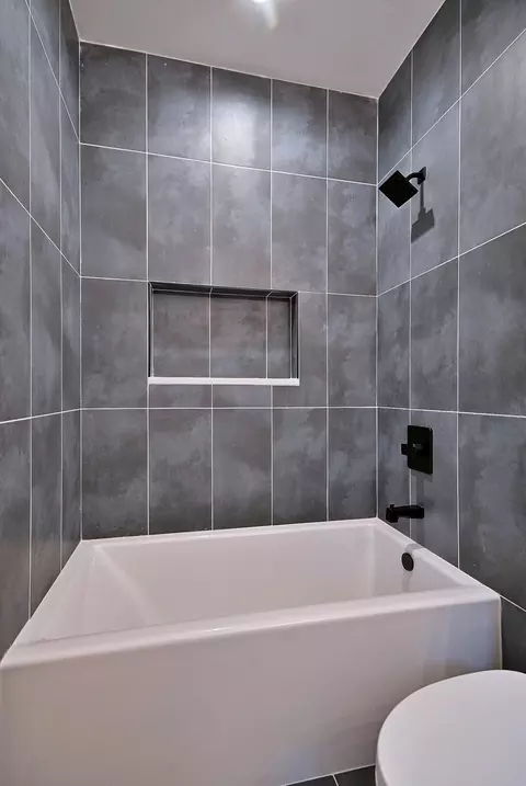 Bath - 310 N Nottingham Ave, Glenview, IL 60025 photo 13 of 15