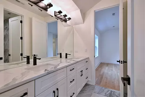 Bath - 310 N Nottingham Ave, Glenview, IL 60025 photo 4 of 15
