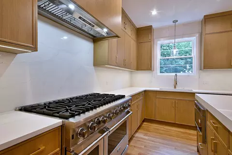 Kitchen - 310 N Nottingham Ave, Glenview, IL 60025 photo 11 of 13