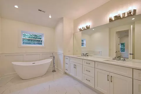 Bath - 310 N Nottingham Ave, Glenview, IL 60025 photo 9 of 15
