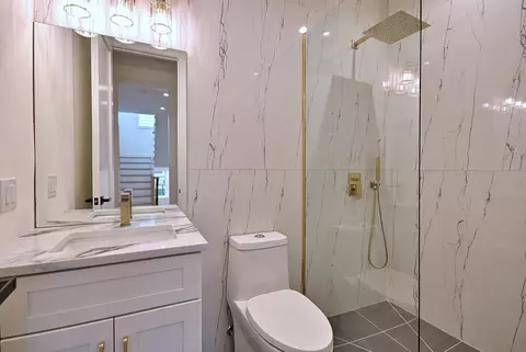 Bath - 310 N Nottingham Ave, Glenview, IL 60025 photo 1 of 15