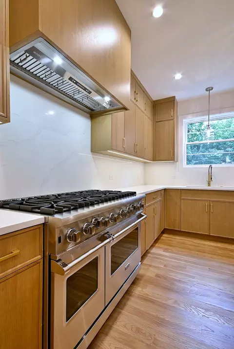Kitchen - 310 N Nottingham Ave, Glenview, IL 60025 photo 12 of 13